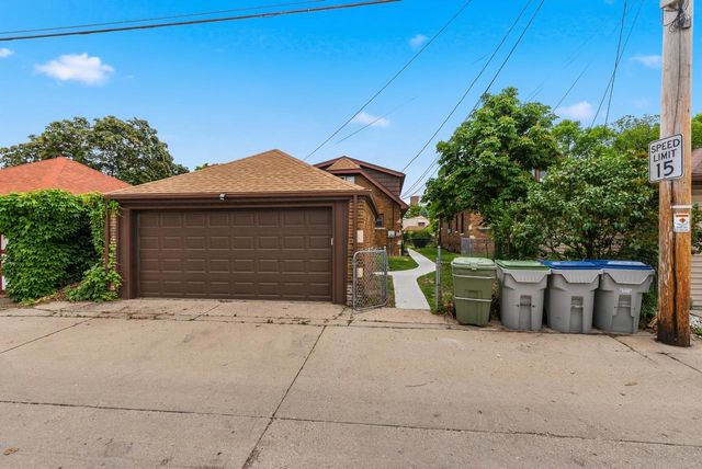 3239 W Drury LANE, Milwaukee, WI 53215