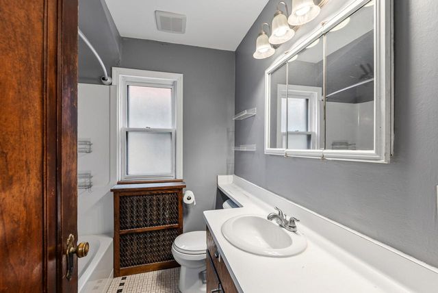 3239 W Drury LANE, Milwaukee, WI 53215