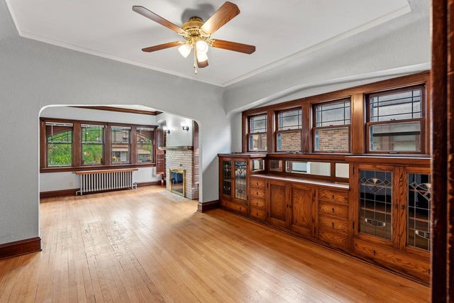 3239 W Drury LANE, Milwaukee, WI 53215