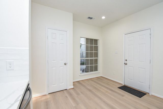 134 Magnolia Pond Place, The Woodlands, TX 77381