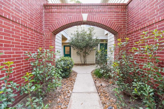 134 Magnolia Pond Place, The Woodlands, TX 77381