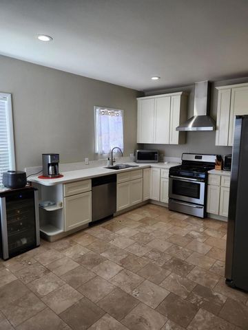 6225 S Verdun Avenue, Los Angeles, CA 90043