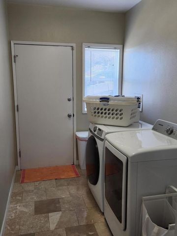 6225 S Verdun Avenue, Los Angeles, CA 90043