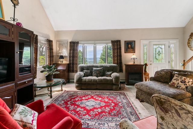 267 Kearsarge Mountain Road, Wilmot, NH 03287