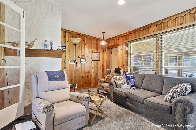 2923 Shorewood Drive, Mchenry, IL 60050
