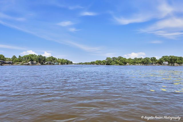 2923 Shorewood Drive, Mchenry, IL 60050