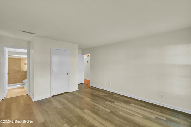 255 Salisbury Square APT 101, Louisville, KY 40207