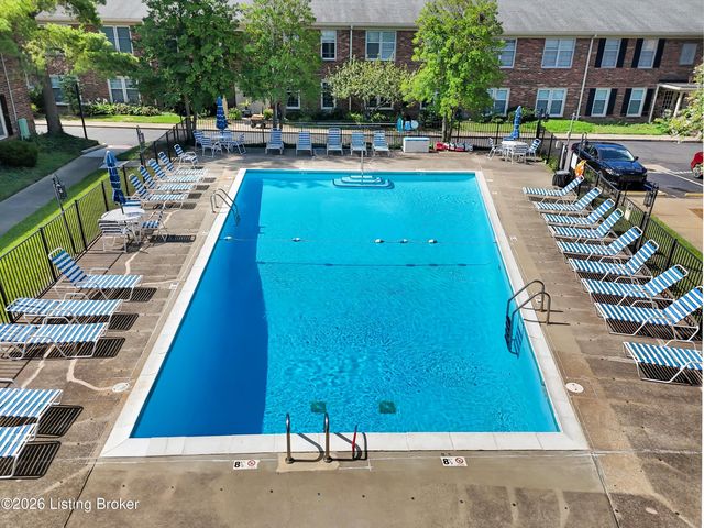 255 Salisbury Square APT 101, Louisville, KY 40207