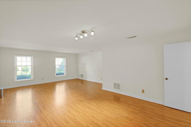 255 Salisbury Square APT 101, Louisville, KY 40207
