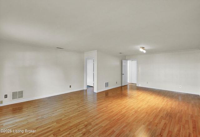 255 Salisbury Square APT 101, Louisville, KY 40207