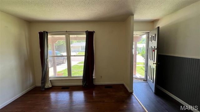 11747 Vizcuya Court, Florissant, MO 63033