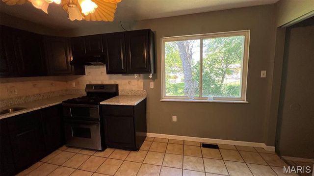 11747 Vizcuya Court, Florissant, MO 63033