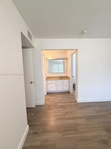 200 High Point Ct E D, Delray Beach, FL 33445