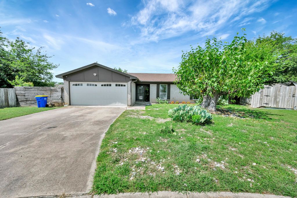 6051 Oakdale Court, Watauga, TX 76148