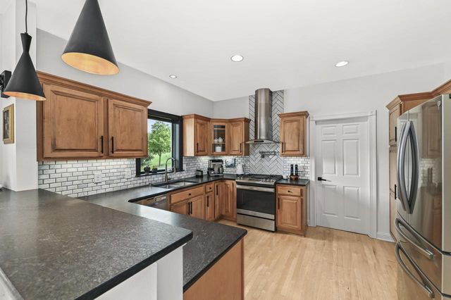 N65W13488 Lilly Creek DRIVE, Menomonee Falls, WI 53051