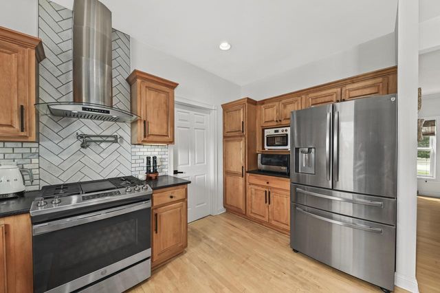 N65W13488 Lilly Creek DRIVE, Menomonee Falls, WI 53051