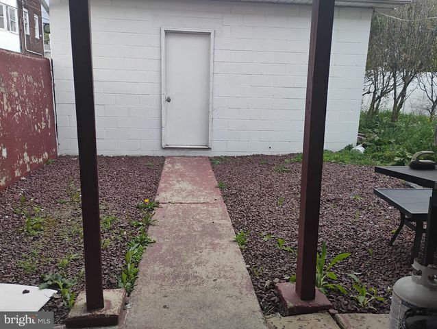 21 E CENTRE ST, Shenandoah, PA 17976
