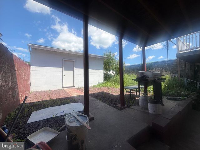 21 E CENTRE ST, Shenandoah, PA 17976