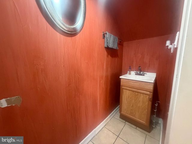 21 E CENTRE ST, Shenandoah, PA 17976