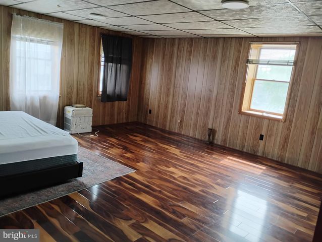 21 E CENTRE ST, Shenandoah, PA 17976