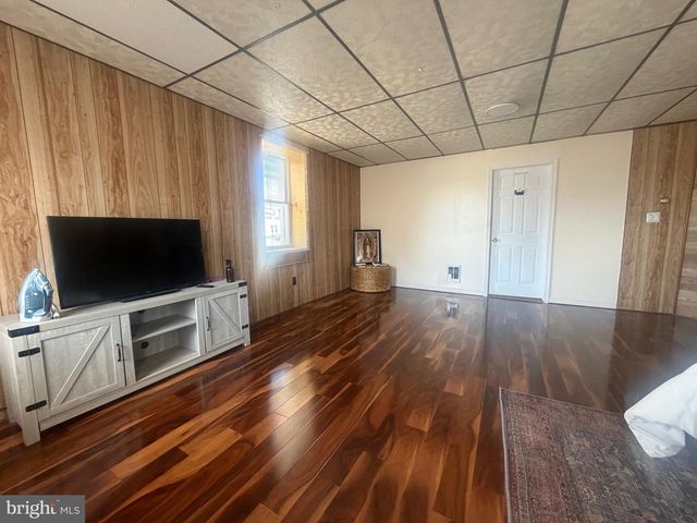 21 E CENTRE ST, Shenandoah, PA 17976