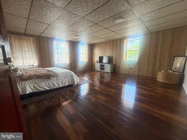 21 E CENTRE ST, Shenandoah, PA 17976
