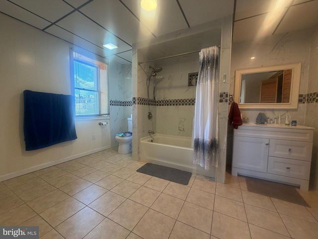 21 E CENTRE ST, Shenandoah, PA 17976