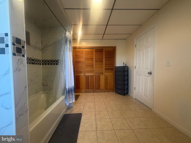 21 E CENTRE ST, Shenandoah, PA 17976