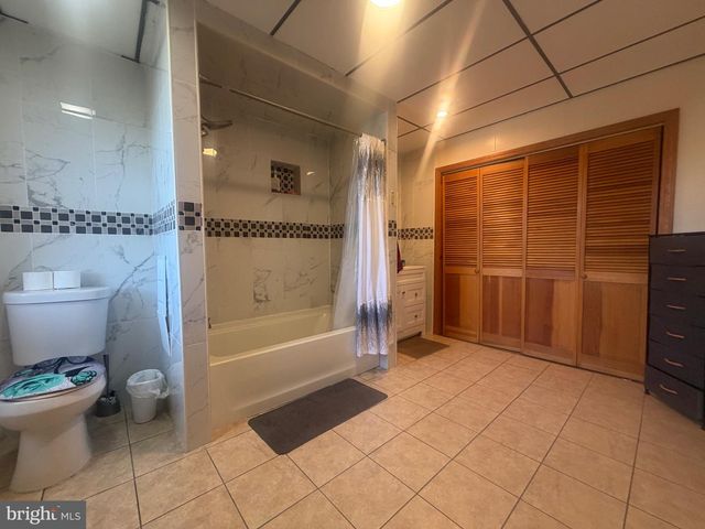 21 E CENTRE ST, Shenandoah, PA 17976