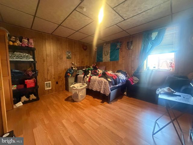 21 E CENTRE ST, Shenandoah, PA 17976