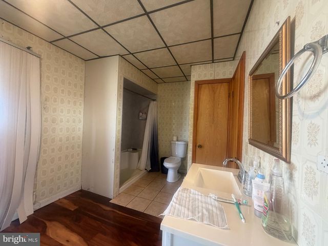 21 E CENTRE ST, Shenandoah, PA 17976