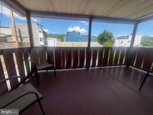 21 E CENTRE ST, Shenandoah, PA 17976