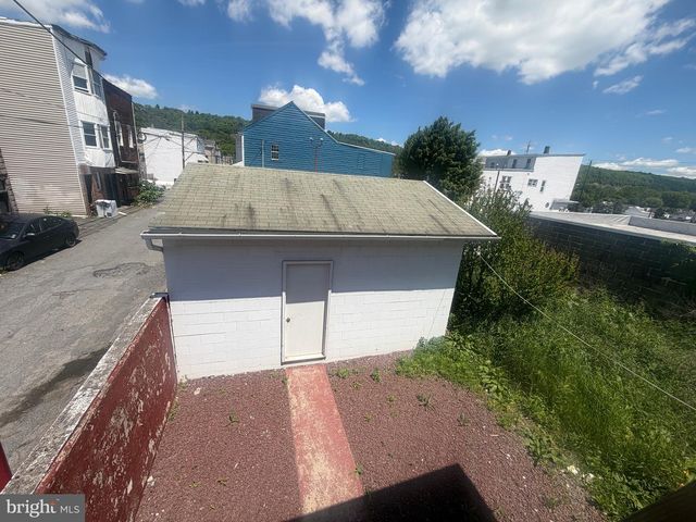 21 E CENTRE ST, Shenandoah, PA 17976