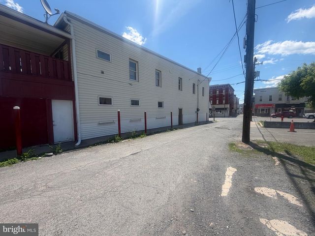 21 E CENTRE ST, Shenandoah, PA 17976