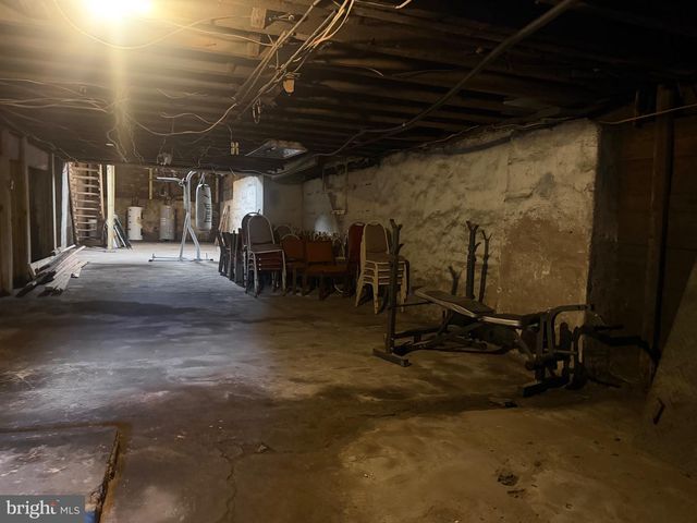 21 E CENTRE ST, Shenandoah, PA 17976