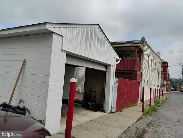 21 E CENTRE ST, Shenandoah, PA 17976