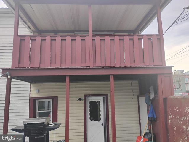 21 E CENTRE ST, Shenandoah, PA 17976