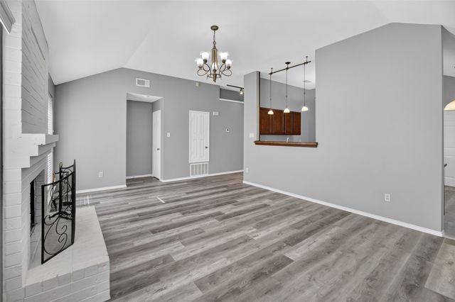 6318 Brookcrest Drive, Arlington, TX 76018