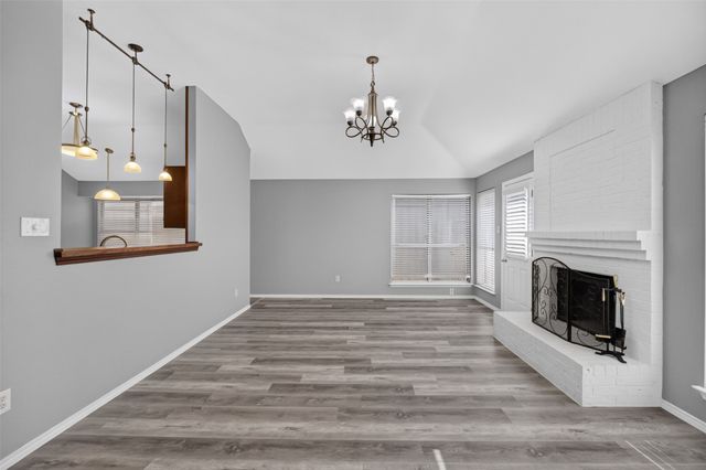 6318 Brookcrest Drive, Arlington, TX 76018