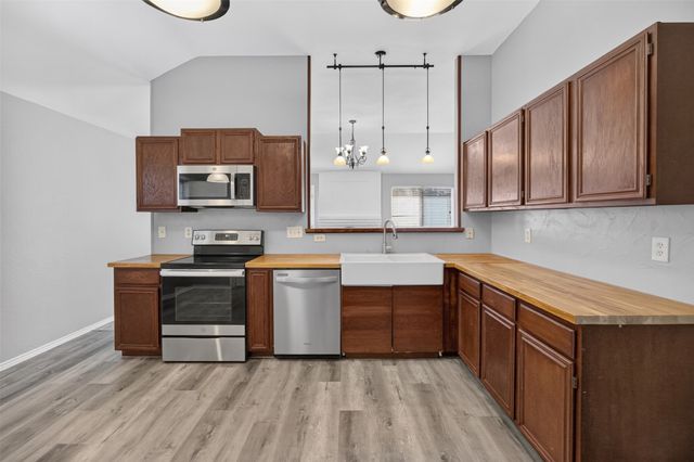 6318 Brookcrest Drive, Arlington, TX 76018
