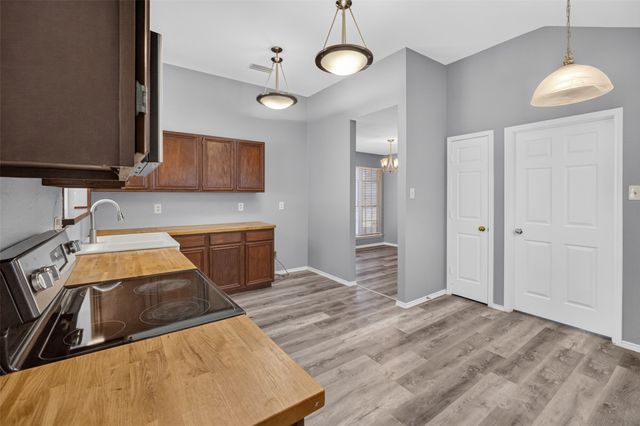 6318 Brookcrest Drive, Arlington, TX 76018