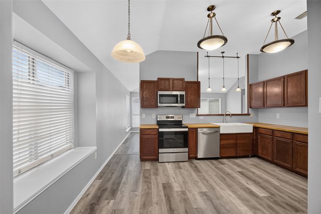 6318 Brookcrest Drive, Arlington, TX 76018