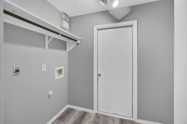 6318 Brookcrest Drive, Arlington, TX 76018