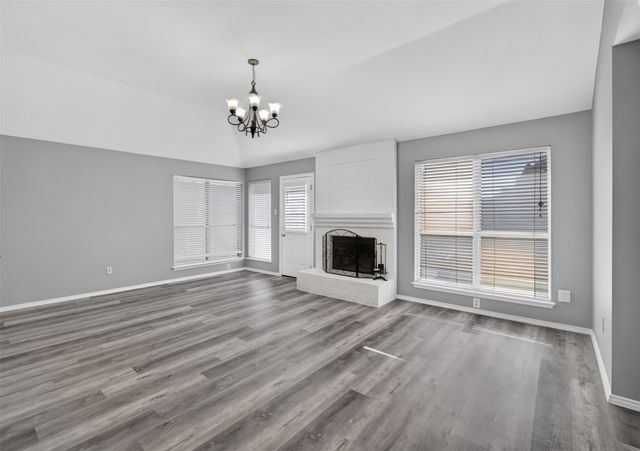 6318 Brookcrest Drive, Arlington, TX 76018