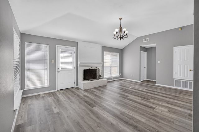 6318 Brookcrest Drive, Arlington, TX 76018