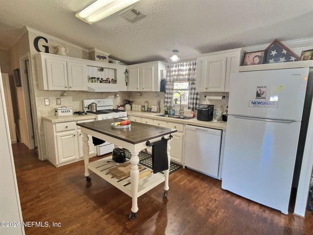 137 BONITA Drive, Palatka, FL 32177