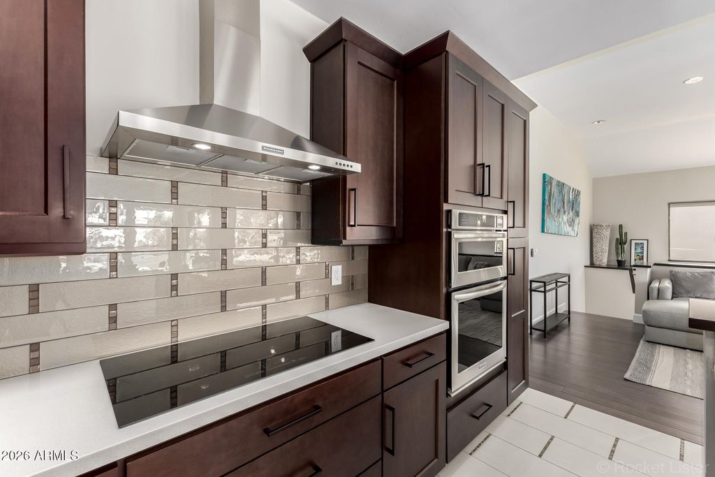 Image 9 of property listing at 7272 E GAINEY RANCH Road 42, Scottsdale, AZ 85258