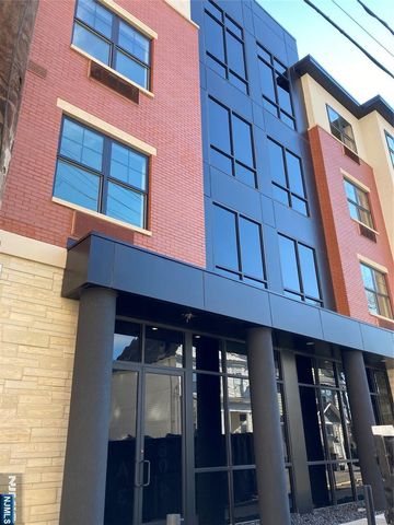 209 Oakdene Place 204, Cliffside Park, NJ 07010