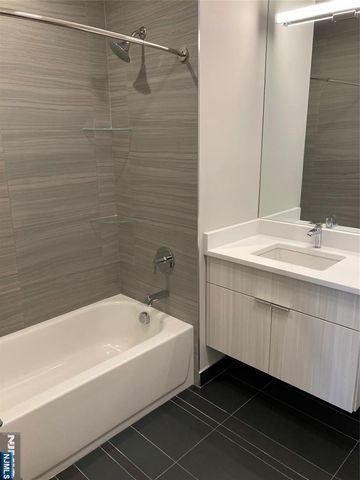 209 Oakdene Place 204, Cliffside Park, NJ 07010