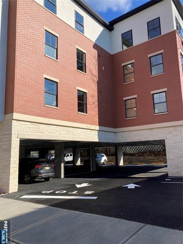 209 Oakdene Place 204, Cliffside Park, NJ 07010